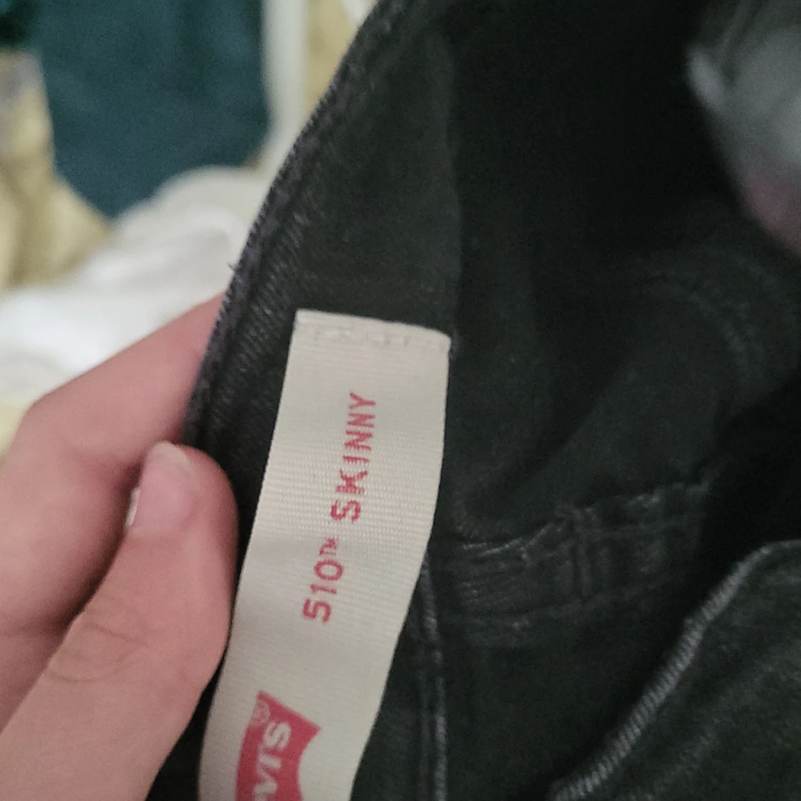 Jag säljer jeans från Levis som har blivit använd en gång! Byxorna är jätte fina !!! - 93