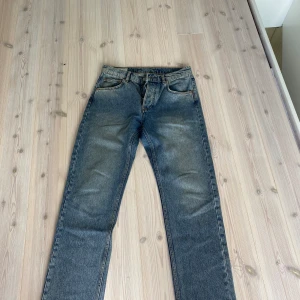 Raka jeans, J.Lindeberg - Storlek 31/32 Väldigt bra skick