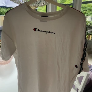 Champions T-shirt  - Champions T-shirt som är ny 