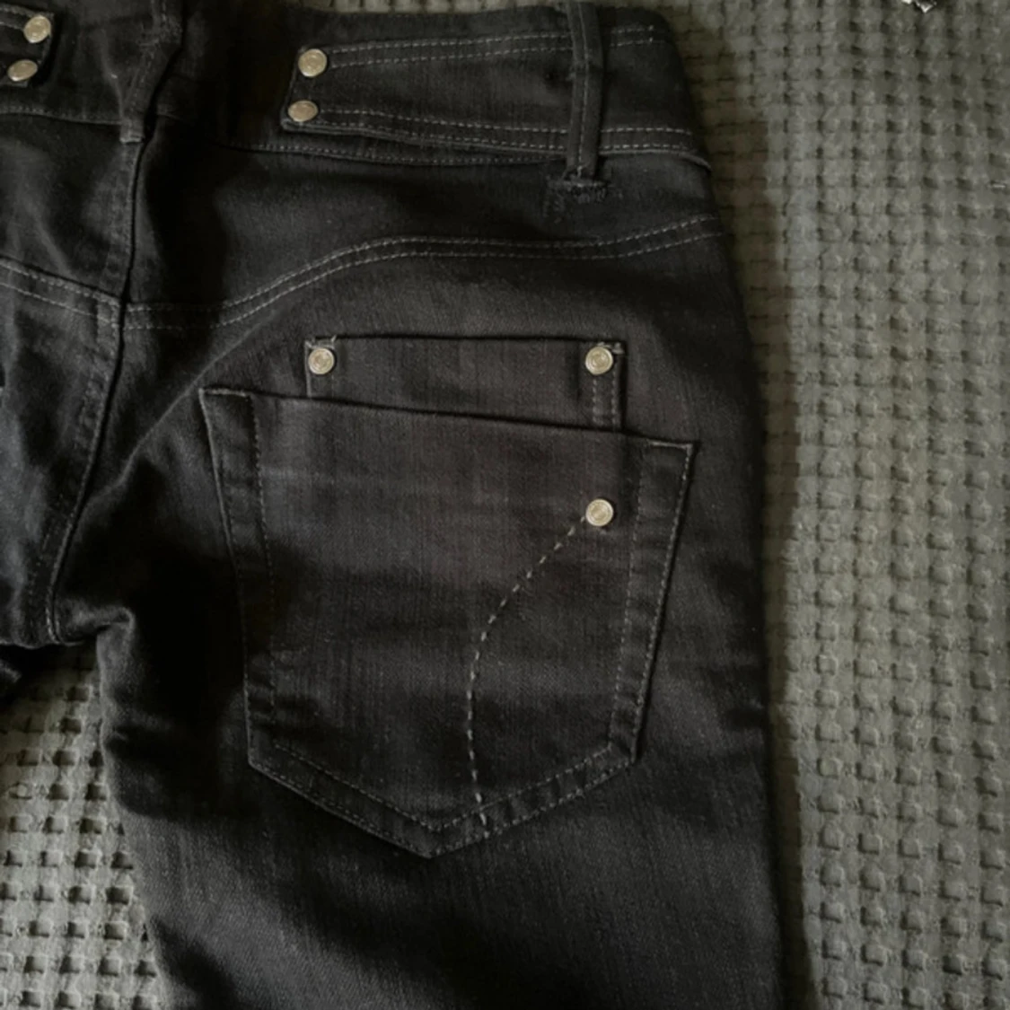 Lågmidjade jeans från Gina  - 91