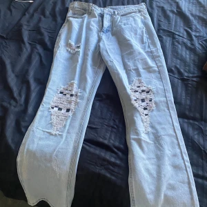 Jeans med tryck  - Passar som M/L Helt oanvänd