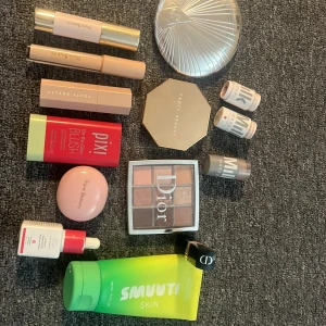 Säljer lite smink så om ni undrar efter något eller vill ha något så kan ni skriva till mig Pris diskuteras -  Läs titeln på annonsen 💕