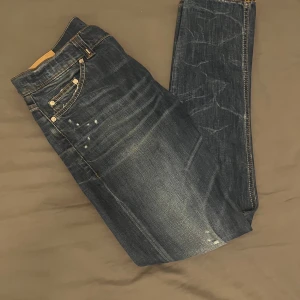 Dondup  - Dondup Jeans  Modell Liam storlek 36(sitter som 33/31) Skick: 8/10
