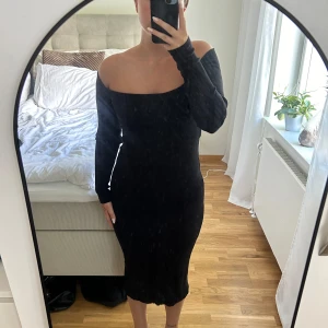 Klänning - Midiklänning från H&M. Fint skick