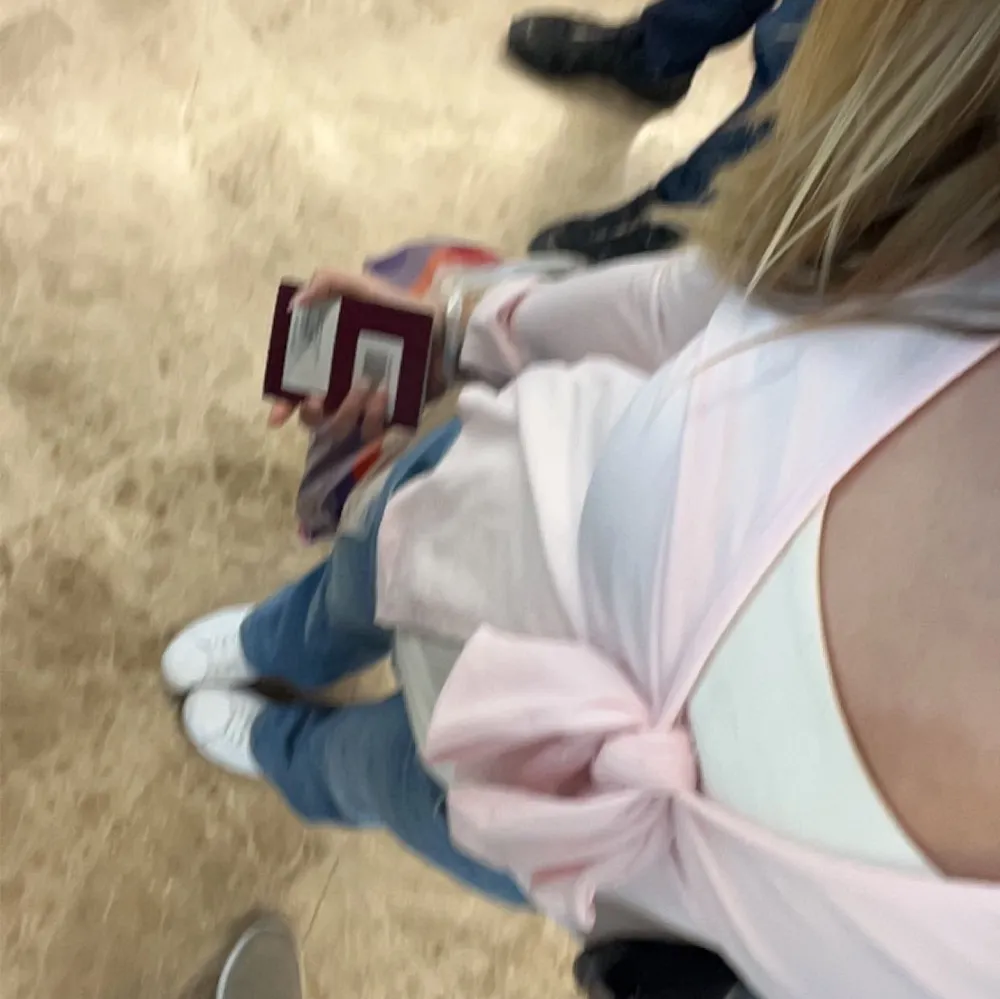 Säljer denna Gina topp i strl S💗. Neuletakit & Villapaidat.