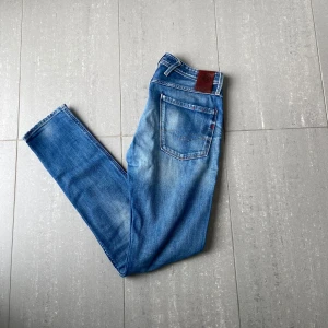 Replay anbass  - Säljer nu dessa riktigt snygga Replay anbass jeans som är i riktigt bra skick. Storlek W31 L34, skriv vid fler frågor o funderingar🙌🏼