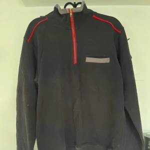 Sweatshirt  - Fint skick. Använd fåtal gånger.   Storlek S