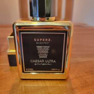 Säljer en parfym av märket Superz Budapest Caesar Ultra, ni kan gå in på deras hemsida för att hitta noterna på den. Det är en 50ml flaska och har endast tagit max 5 sprut.