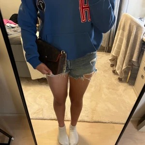 Hoodie - Säljer denna snygga Hoodrich tröjan! Har används några gånger, men är i gott skick! Säljer den för endast 400kr! Kan gå ner i pris vid snabb affär! Storlek S!😁