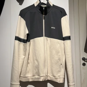 Hugo boss dress - Storlek L, passar M/L. Skick 8/10  