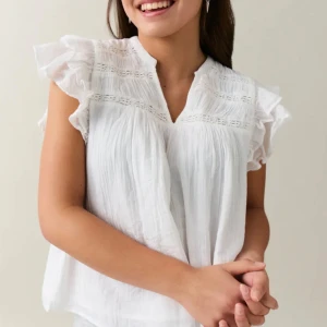 Gina tricot  - Säljer denna populär topp ifrån Gina Young då den inte kommit till användning. Helt ny med prislappen kvar. Helt slutsåld på hemsidan och svår att få tag på. 