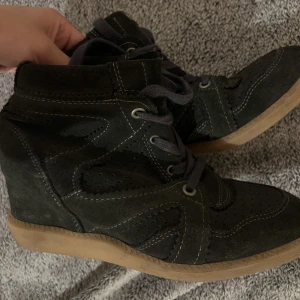 Skor  - Skor från Pavement. Liknar Isabel Marant. 