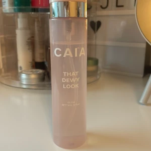 Caia setting spray  - Använt några gånger. Caia glow Setting spray that dewy look.