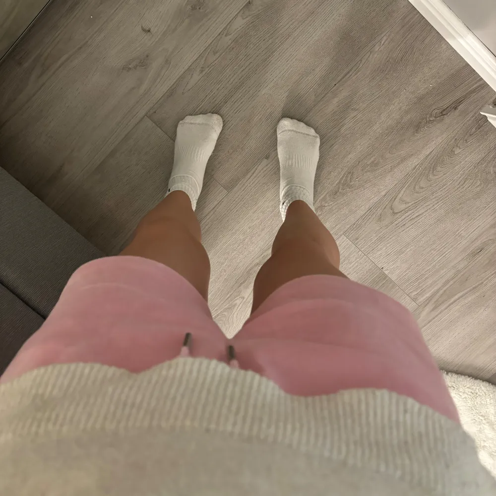 Ett par rosa juicy couture shorts som knappt är använda . Shorts.