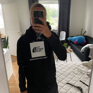 Hoodie The north face - hoodie från the north face i fint skick. Storlek s. 