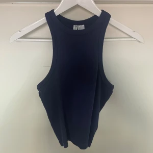 Marinblått linne  - Marinblått linne från H&M 