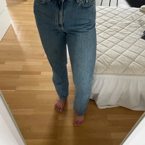 Jeans Weekday  - Jeans från weekday i storlek 36. Fint skick.