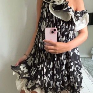 Volang klänning - OTROLIG klänning med sååååå unika och coola detaljer