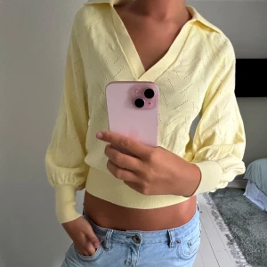 Piké tröja - Säljer denna så vackra pikétröja från by malina! Knappt använd, kostar ca 1300kr ny!