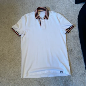 Gianni Versace Pikétröja - Jätte bra skick, nästan aldrig använd