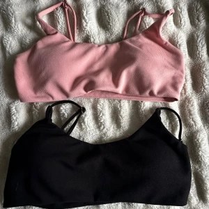 Bikini överdel - Säljer två fina bikiniöverdelar som aldrig har använts💕