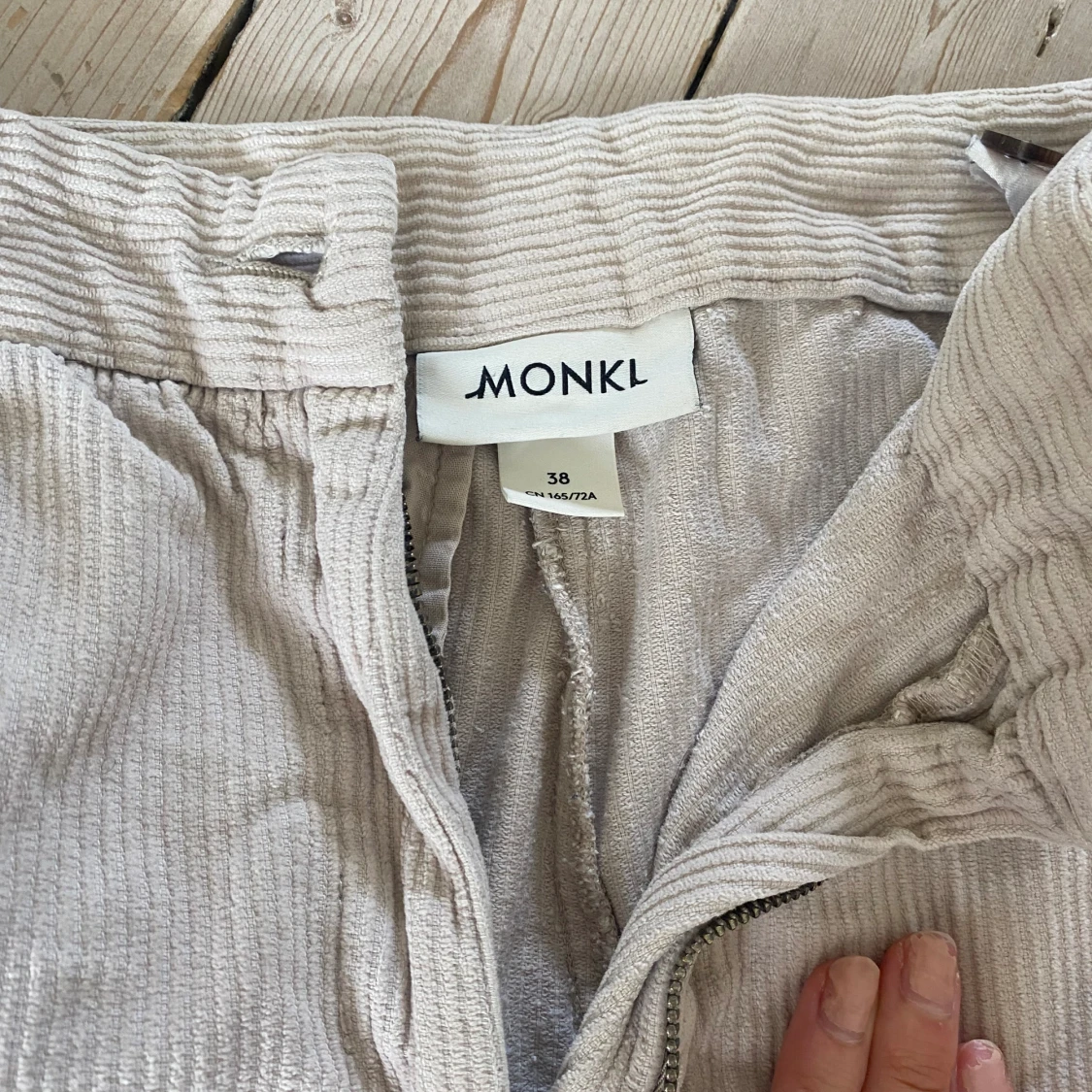 Monki Manchester byxor  - 90