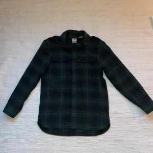 Skjorta från Levi’s - 🌟Grön/svart. 🌟Mjukt material. 🌟Gott skick!