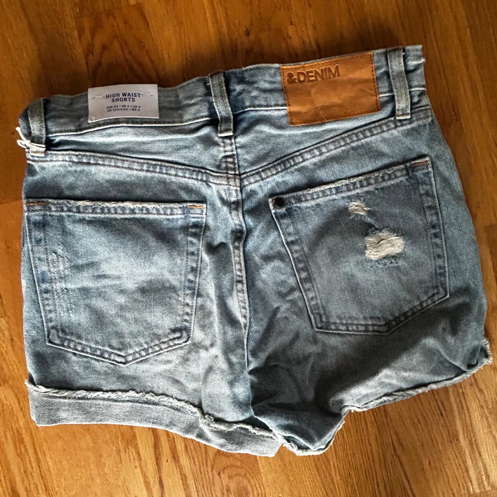 Helt nya jeans short från hm. Högmidjade. . Shorts.