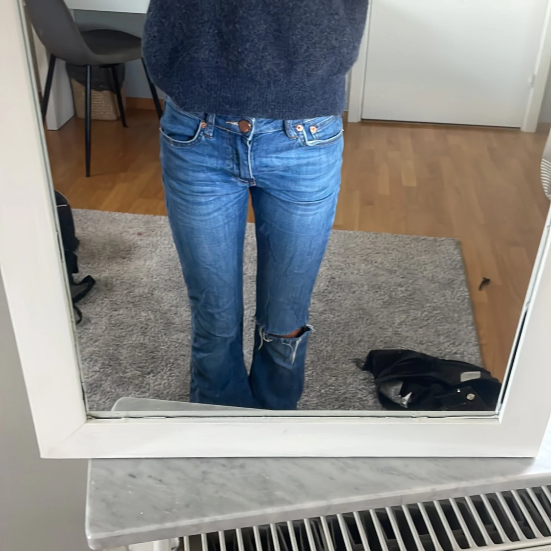 Low waist boot cut jeans med hål - 90