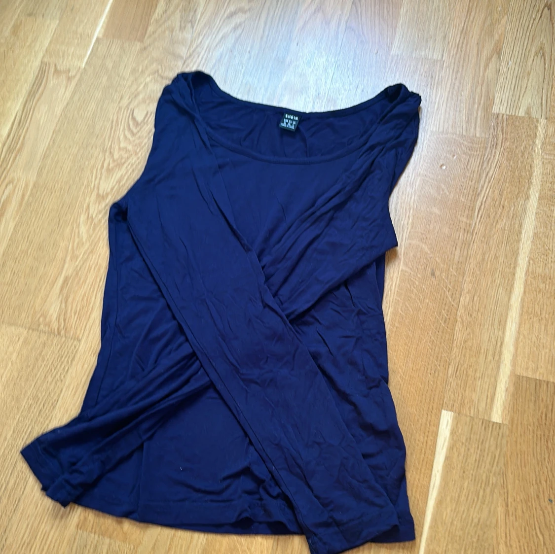 Mörkblå tunn långärmad tröja från Shein 