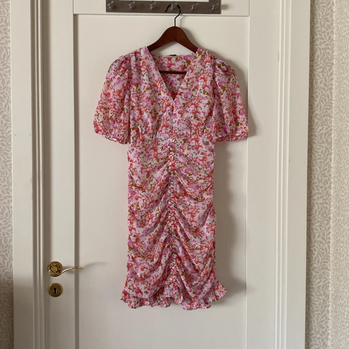 Blommig klänning från ONLY