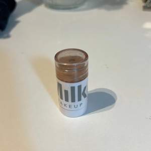 Säljer använd milk för 100 kr i shadow baked 