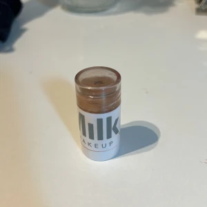 Milj - Säljer använd milk för 100 kr i shadow baked 
