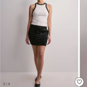 Svart Juicy Couture kjol Xxs helt ny - Helt ny oanvänd juicy couture kjol med prislappen kvar 