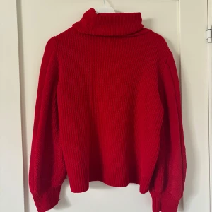 Stickad tröja  - Så fin stickad tröja perfekt för vintern/hösten. Skriv för fler bilder och priset kan diskuteras💕