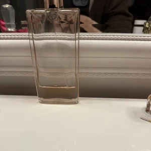 Idole parfym  - Mer än 10ml är kvar 