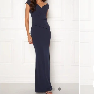 Balklänning  - Säljer nu min balklänning som endast är använd vid ett tillfälle för att den inte kommer komma till användning mer💕 Nypris 899kr