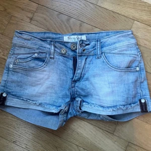 Jeans shorts - Så snygga!!! Tyvärr försmå för mig