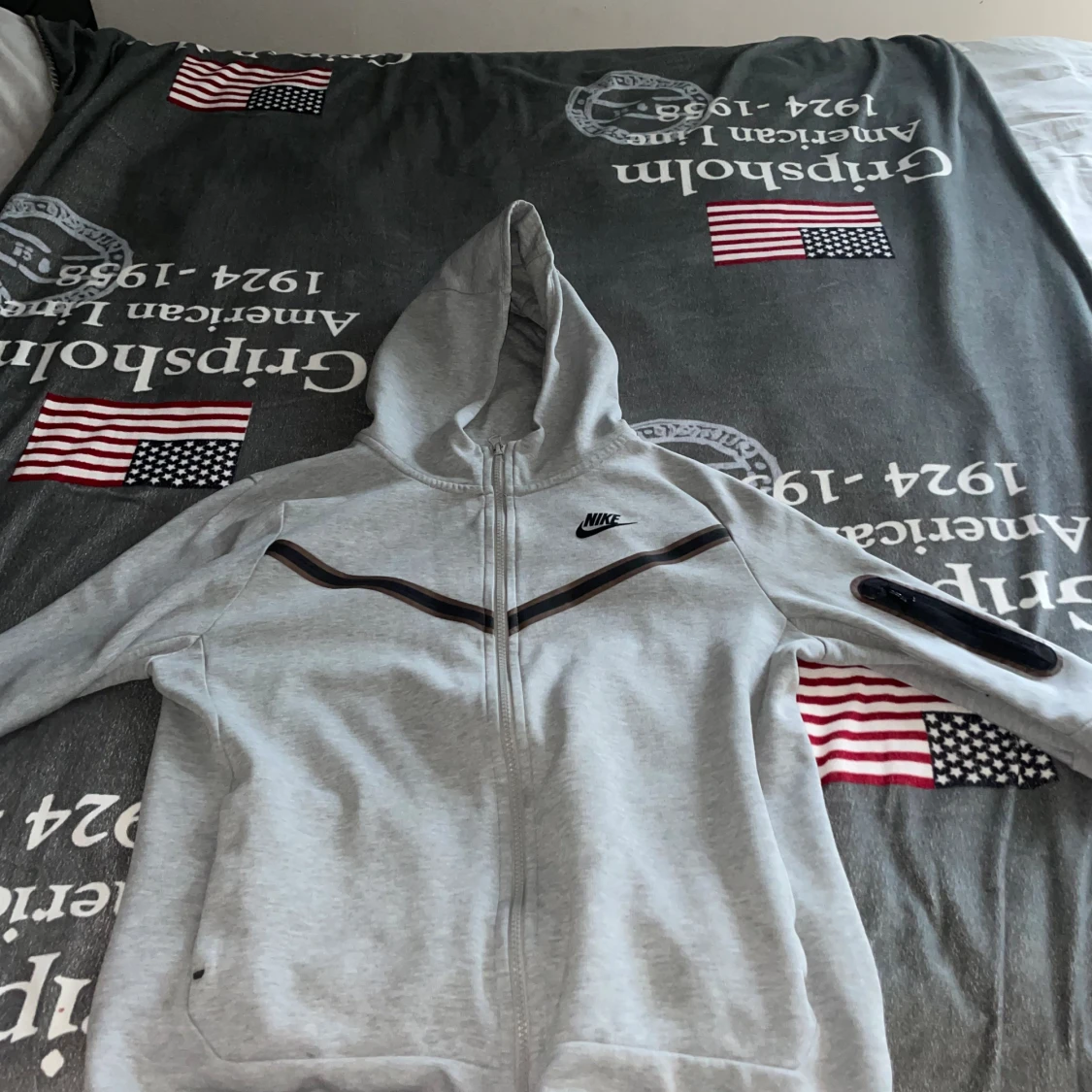 Säljer nu min Nike tech fleece. Bra skick 10av10.