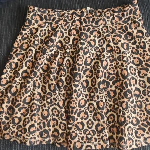 Kjol  - Kjol i jättefint skick ⭐ Stl 36. 