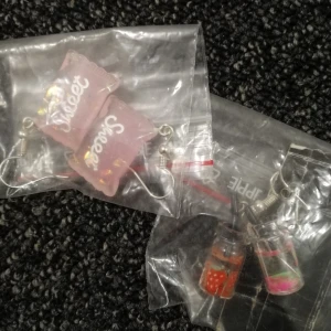 3 stycken hemmagjorda örhängen - Jättefina örhängen, nya och i jättebra skick och man får alla för 50 kr, säljer helst inte styck) köp mer från annan annons =samfrakt 😍💕