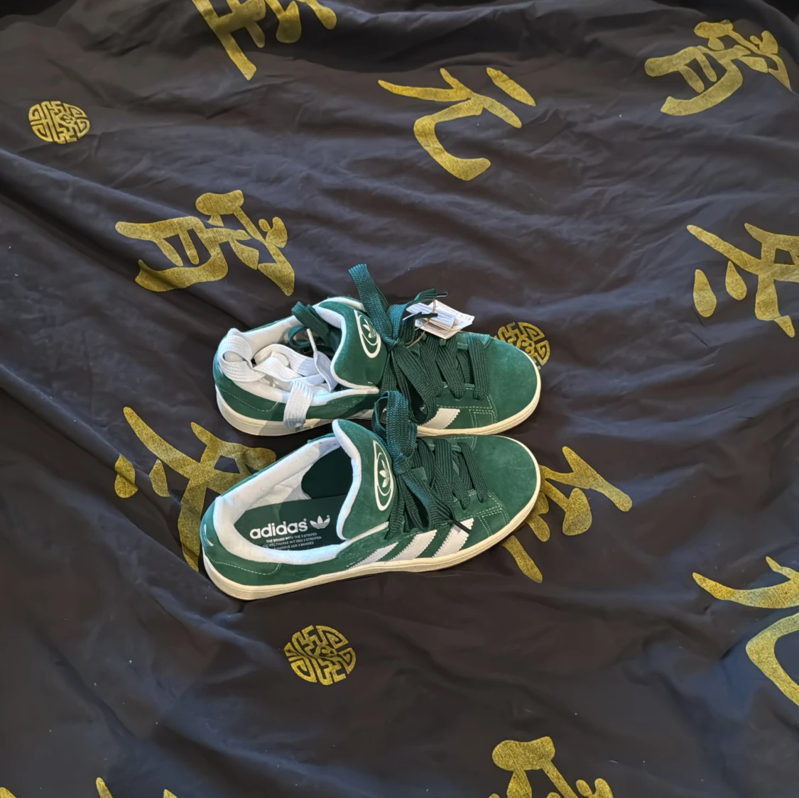 Säljer mörkgröna campus