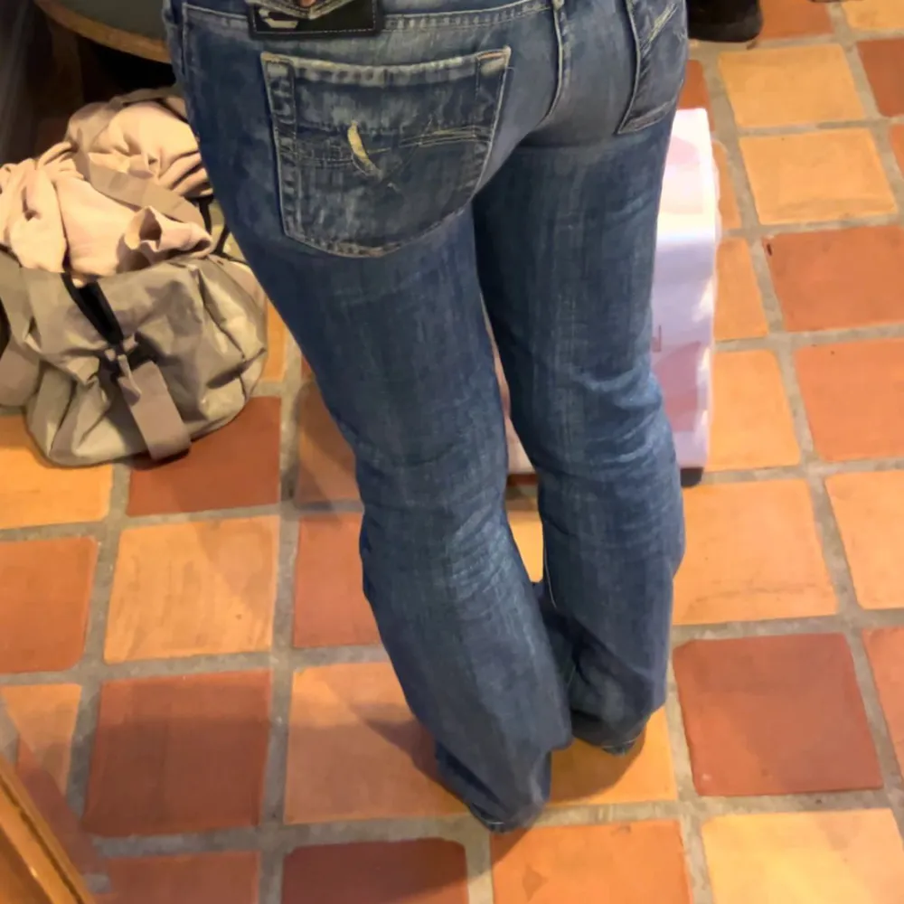 Säljer mina disel jeans pga dom är lite för små 💕 super snygga 💕. Jeans & Byxor.