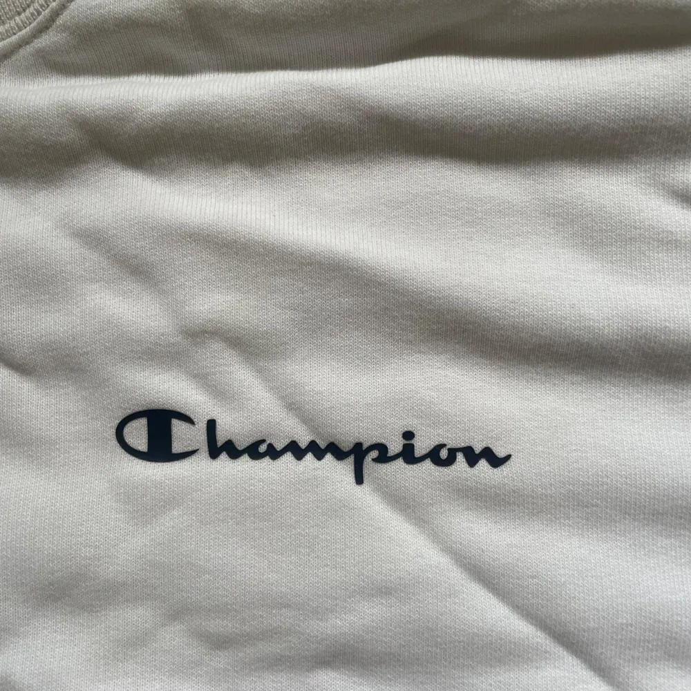 Champion sweatshirt. Säljer då den aldrig kommer till användning. Inga defekter.. Tröjor & Koftor.