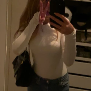Body - Super snygg body från H&M, säljer då den inte kommer till användning 🩷