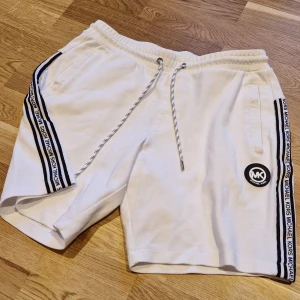 Michael Kors shorts - Begagnade shorts strl S Skicka 10/10