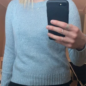 Blå stickad tröja - Ljusblå stickad tröja från H&M. 💗