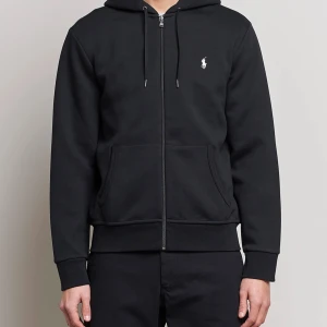 BYTES Ralph lauren zip hoodie - Ralph lauren zip hoodie i storlek S och fint skick, inköpt på NK, bytes mot samma modell i M eller L Alla färger funkar