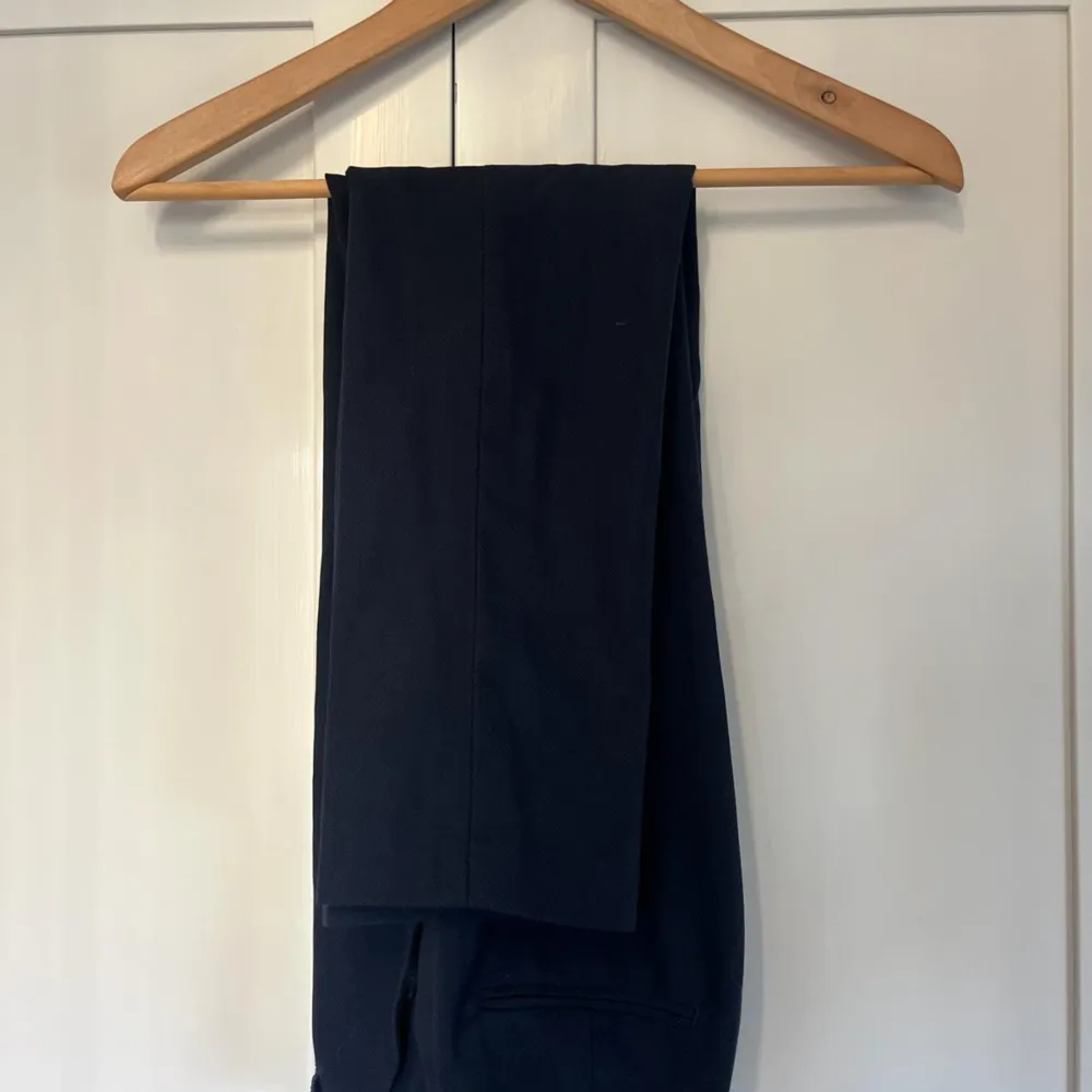 Storlek: 11-12 år 152cm Färg: Mörkblå. Jeans & Byxor.