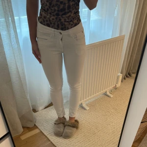 Lågmidjade jeans - Lågmidjade jeans, storlek 36 helt nya. Skriv privat vid intresse🫶🏽